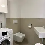 1st Floor - Hochwertige Mit Balkon Und Aufzug Λιντάου