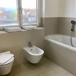 1st Floor - Hochwertige Mit Balkon Und Aufzug Διαμέρισμα