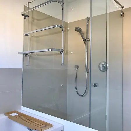 1st Floor - Hochwertige Mit Balkon Und Aufzug Apartman