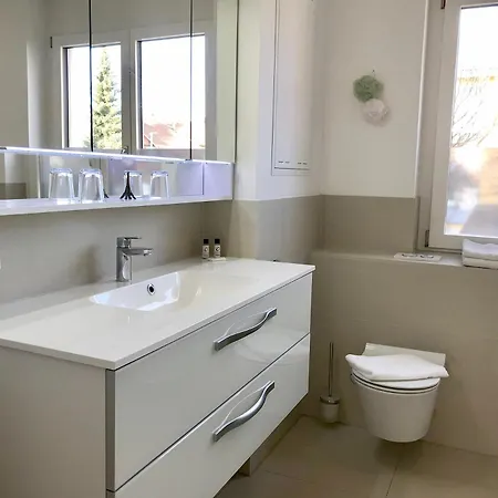 1st Floor - Hochwertige Mit Balkon Und Aufzug Apartman *