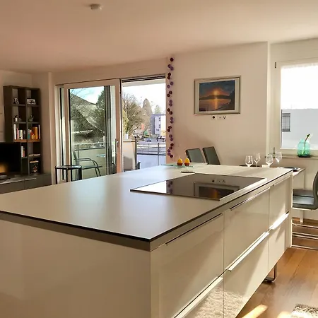 1st Floor - Hochwertige Mit Balkon Und Aufzug Apartman *