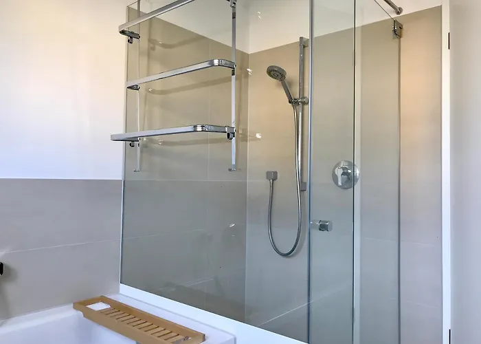 1st Floor - Hochwertige Mit Balkon Und Aufzug Lejlighed