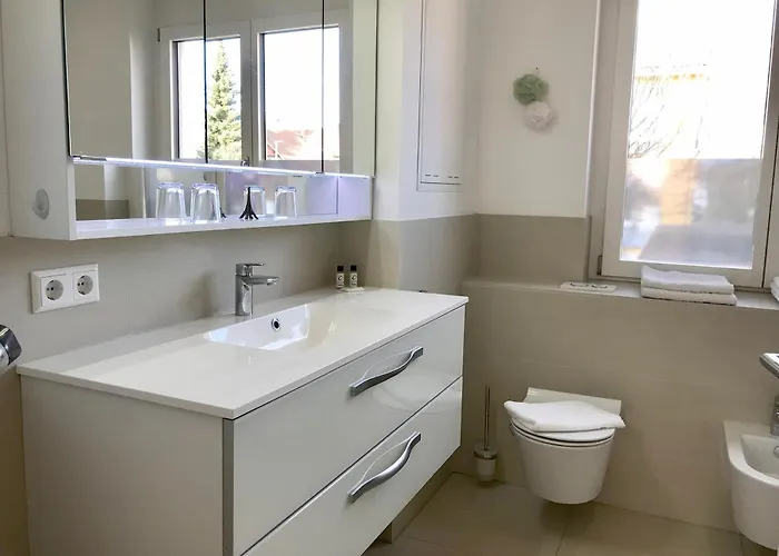 1st Floor - Hochwertige Mit Balkon Und Aufzug Lejlighed *