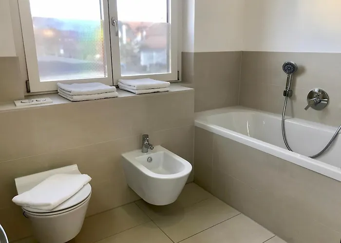 1st Floor - Hochwertige Mit Balkon Und Aufzug Lejlighed