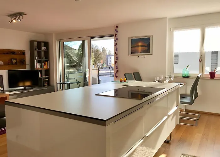 1st Floor - Hochwertige Mit Balkon Und Aufzug Lejlighed *